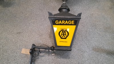 Lot 26 - LARGE VINTAGE STYLE AA WALL MOUNTED LAMP