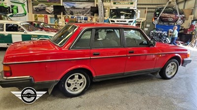 Lot 409 - 1989 VOLVO 240 GL