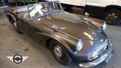 Lot 33 - 1961 DAIMLER SP 250