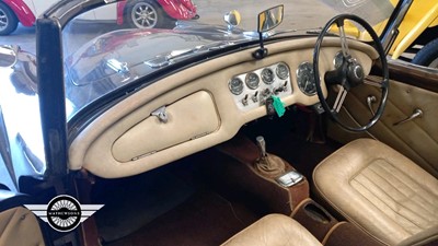 Lot 33 - 1961 DAIMLER SP 250