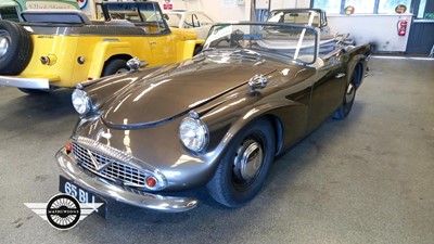 Lot 33 - 1961 DAIMLER SP 250