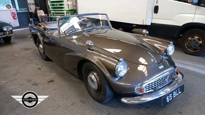 Lot 33 - 1961 DAIMLER SP 250