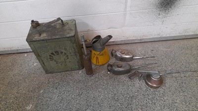 Lot 679 - SELECTION OF OIL CANS, SHELL PETROL CAN AND GREASE GUN