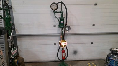 Lot 435 - CASTROL PUMP LIGHT