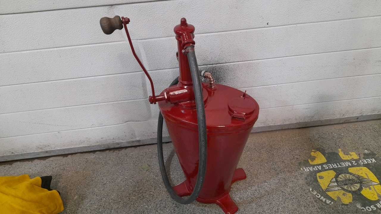 Lot 90 - GEAR OIL DISPENSER