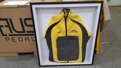 Lot 121 - EDDIE JORDAN F1 FRAMED DHL BAG + HOODIE