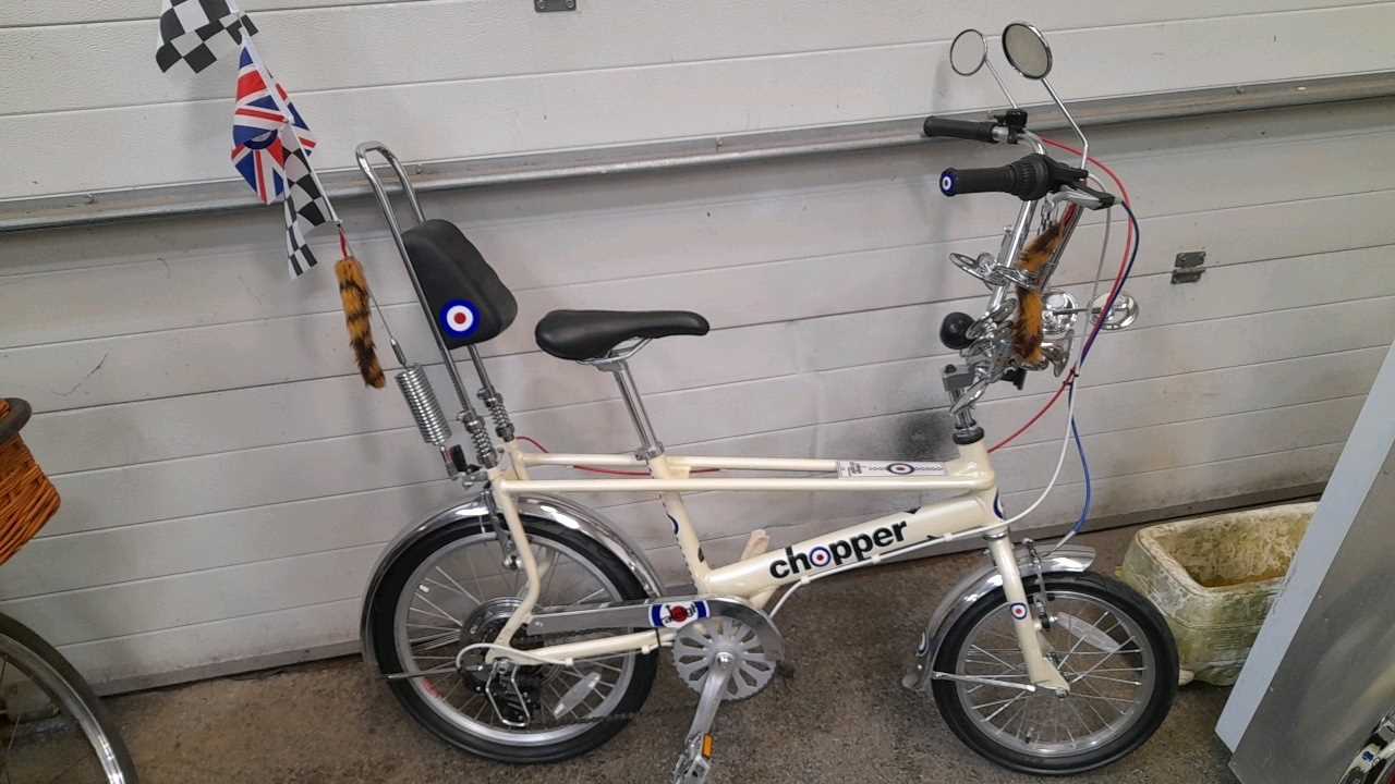 Silver Raleigh Chopper Lot 318 - RALEIGH CHOPPER PEARL WHITE, 6 SPEED CLASSIC