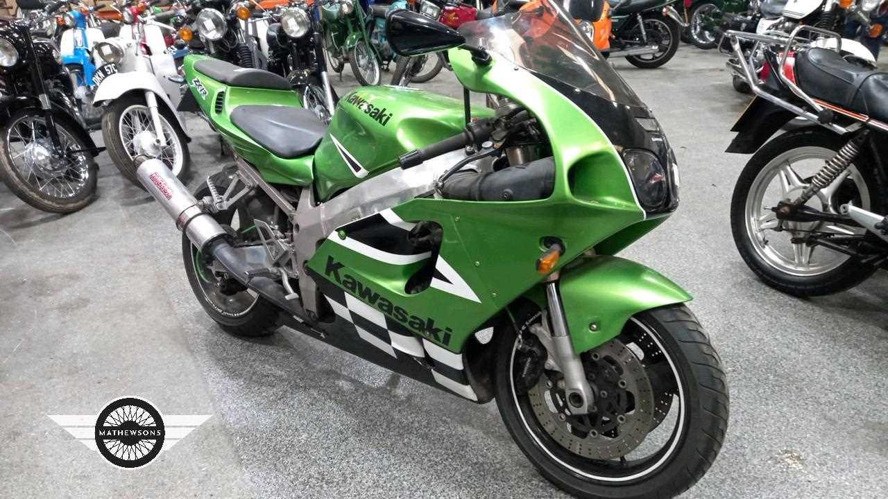 Lot 533 - 1998 KAWASAKI ZX 750-P3