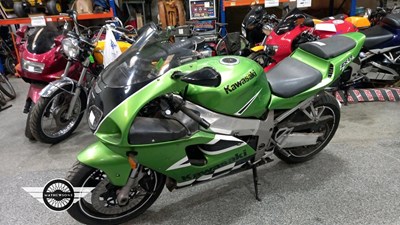 Lot 533 - 1998 KAWASAKI ZX 750-P3