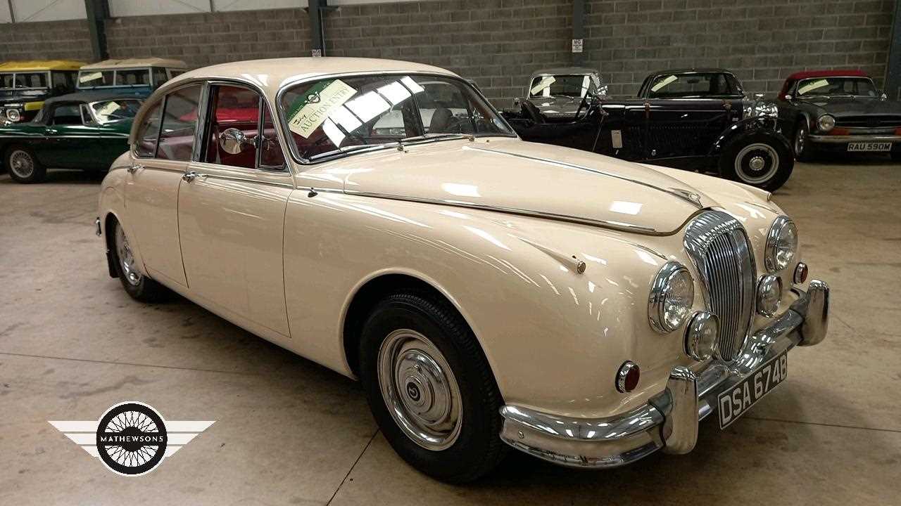 Lot 613 - 1964 DAIMLER V8 AUTO