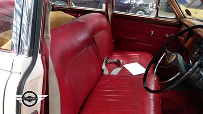 Lot 613 - 1964 DAIMLER V8 AUTO