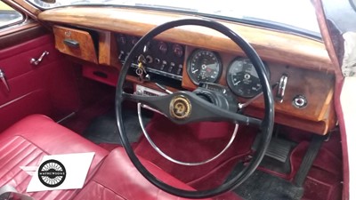 Lot 613 - 1964 DAIMLER V8 AUTO