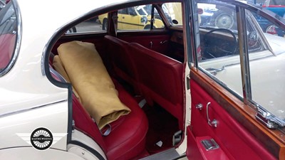 Lot 613 - 1964 DAIMLER V8 AUTO