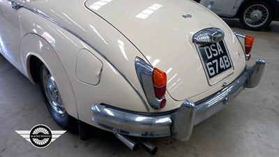 Lot 613 - 1964 DAIMLER V8 AUTO