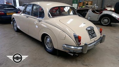 Lot 613 - 1964 DAIMLER V8 AUTO