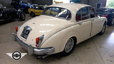 Lot 613 - 1964 DAIMLER V8 AUTO