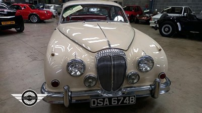 Lot 613 - 1964 DAIMLER V8 AUTO