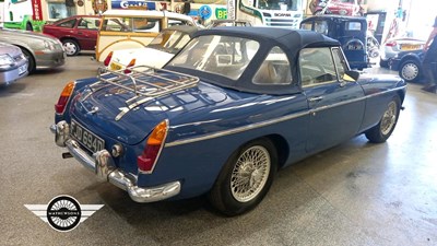 Lot 305 - 1966  MG B ROADSTER