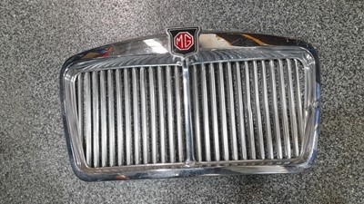 Lot 719 - MG CHROME GRILLE