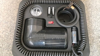 Lot 900 - PORSCHE 911 TYRE COMPRESSOR KIT