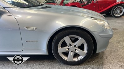 Lot 11 - 2005 MERCEDES SLK 200 KOMPRESSOR AUTO