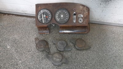 Lot 546 - 1960'S JAGUAR DASH CLOCKS + 4 JAGUAR WHEEL SPINNERS