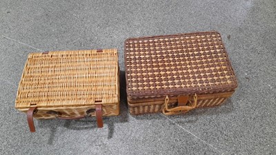 Lot 586 - 2 x PICNIC HAMPERS