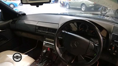 Lot 581 - 1996 MERCEDES SL 280 AUTO