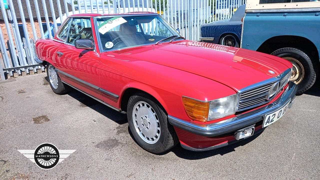 Lot 614 - 1983 MERCEDES 380 SL AUTO