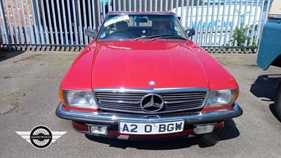 Lot 614 - 1983 MERCEDES 380 SL AUTO