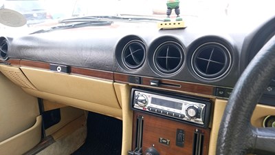 Lot 614 - 1983 MERCEDES 380 SL AUTO