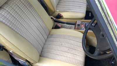 Lot 614 - 1983 MERCEDES 380 SL AUTO