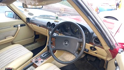 Lot 614 - 1983 MERCEDES 380 SL AUTO