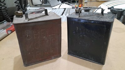 Lot 675 - 1X SHELL MEX & BP 2 GALLON PETROL CAN  1X SHELL MOTOR SPIRIT 2 GALLON PETROL CAN