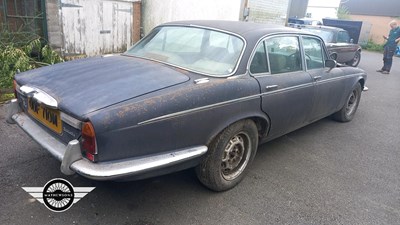 Lot 555 - 1976 DAIMLER SOVEREIGN 4.2 AUTO & 1974 DAIMLER DOUBLE SIX VDP AUTO