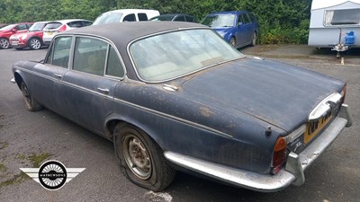 Lot 555 - 1976 DAIMLER SOVEREIGN 4.2 AUTO & 1974 DAIMLER DOUBLE SIX VDP AUTO