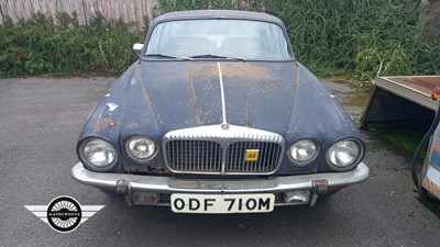 Lot 555 - 1976 DAIMLER SOVEREIGN 4.2 AUTO & 1974 DAIMLER DOUBLE SIX VDP AUTO