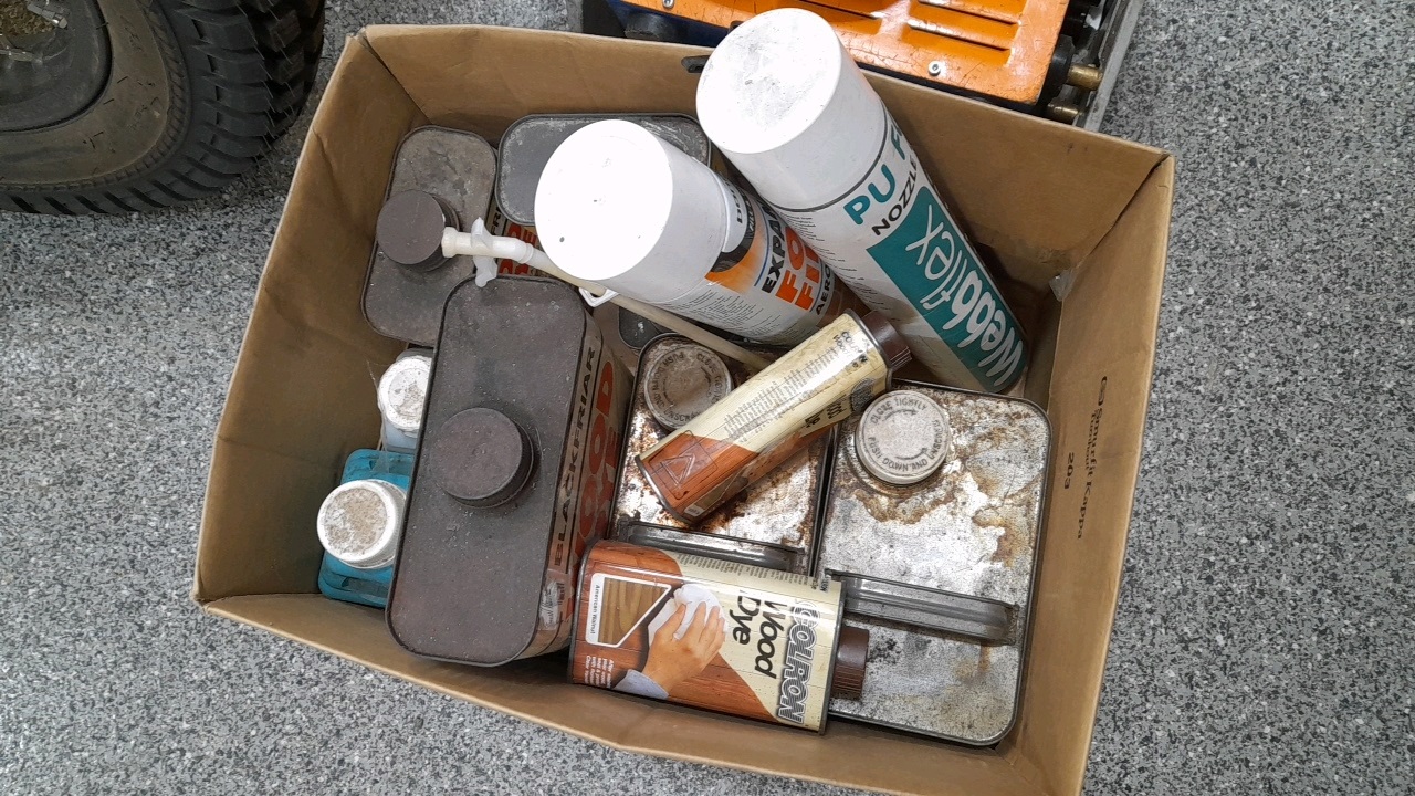 Lot 741 - ASSORTMENT OF MEMORABILIA/AUTOJUMBLE ITEMS
