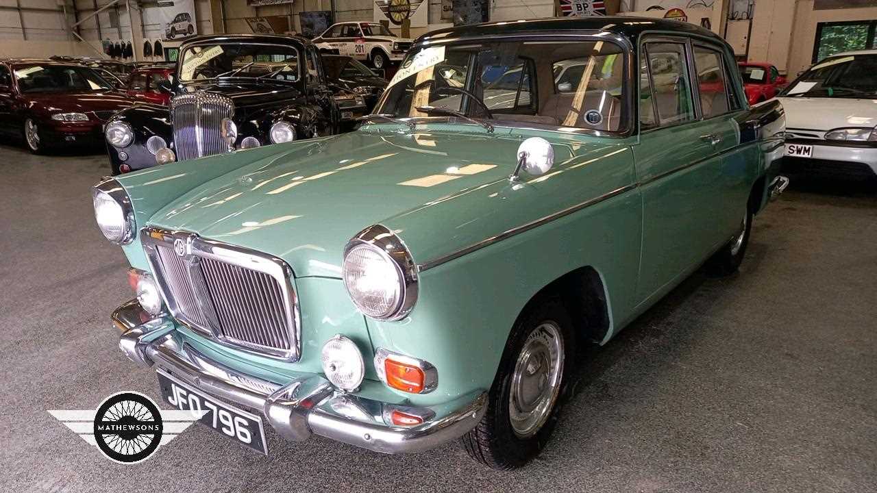 Lot 686 - 1960 MG MAGNETTE MK III