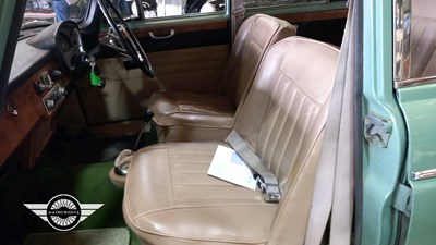 Lot 686 - 1960 MG MAGNETTE MK III