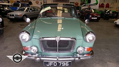 Lot 686 - 1960 MG MAGNETTE MK III