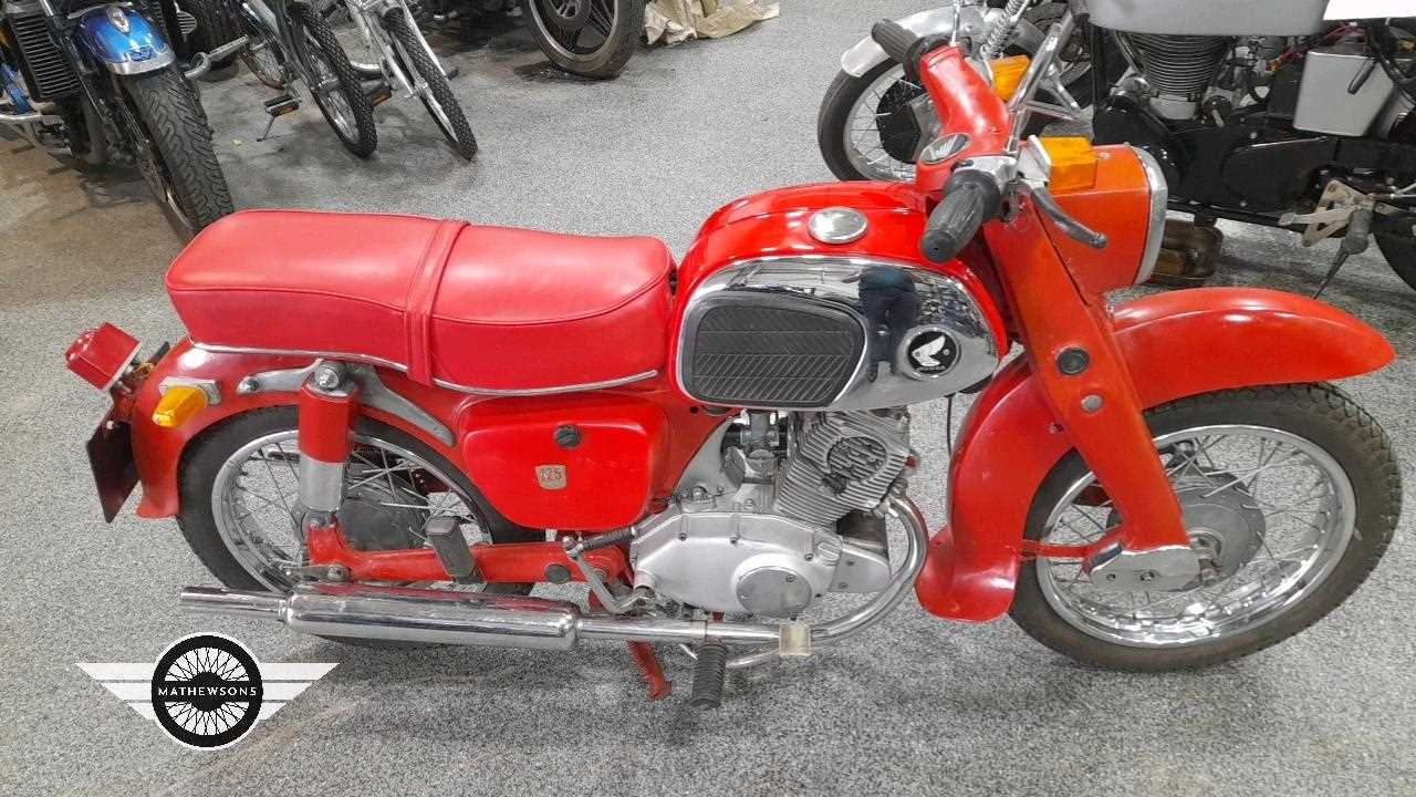 Lot 26 1961 HONDA C92 BENLY