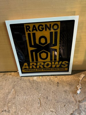 Lot 37 - ILLUMINATED ARROWS F1 SIGN