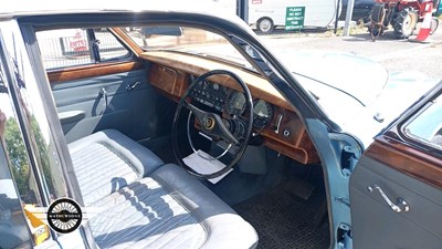 Lot 758 - 1964 DAIMLER V8 250