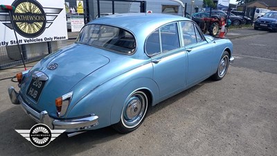 Lot 758 - 1964 DAIMLER V8 250