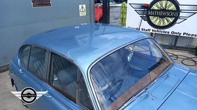 Lot 758 - 1964 DAIMLER V8 250