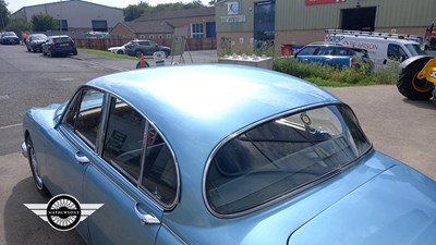 Lot 758 - 1964 DAIMLER V8 250