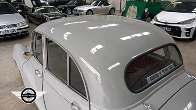 Lot 9 - 1955 MORRIS MINOR