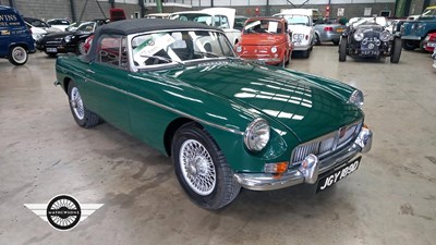 Lot 15 - 1966 MG B