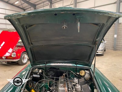 Lot 184 - 1974 MG B GT